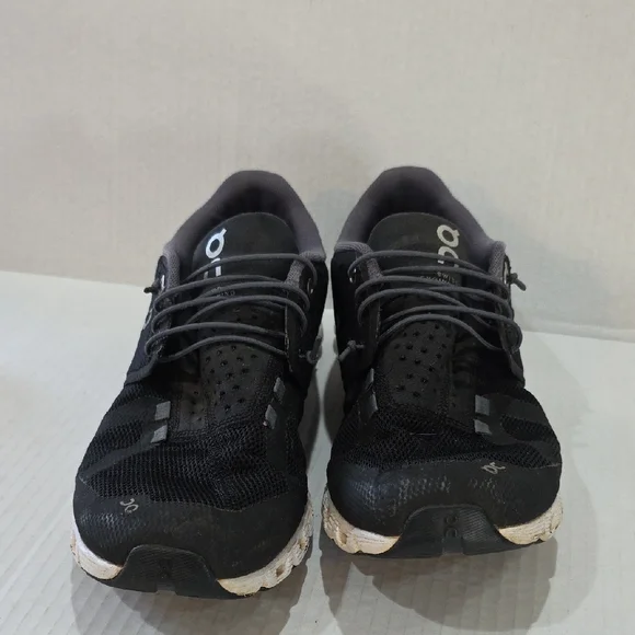 On Cloud 5 Running Women's Black and White Sneakers Size 9 - Picture 5 of 10